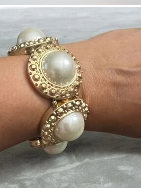 Gold-Tone Pearl Bracelet - Elegant White Faux Pearl Station Bracelet